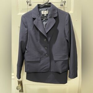 Le Suit Classic Navy Blazer and Skirt, Size 6